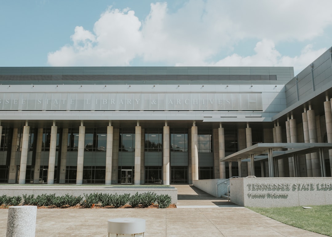 Side-by-side comparison of slab, crawlspace, and basement foundations with typical pros/cons and cost drivers